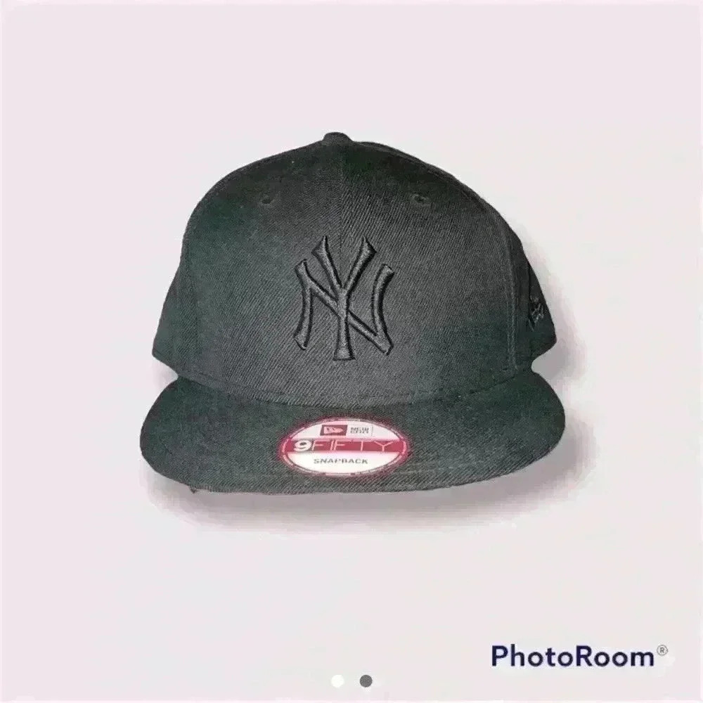 Brand new black out New Era New York Yankees hat
